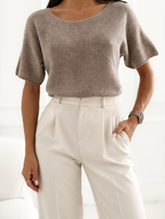 Fango beidseitiger Basic-Pullover mit kurzen Ärmeln.