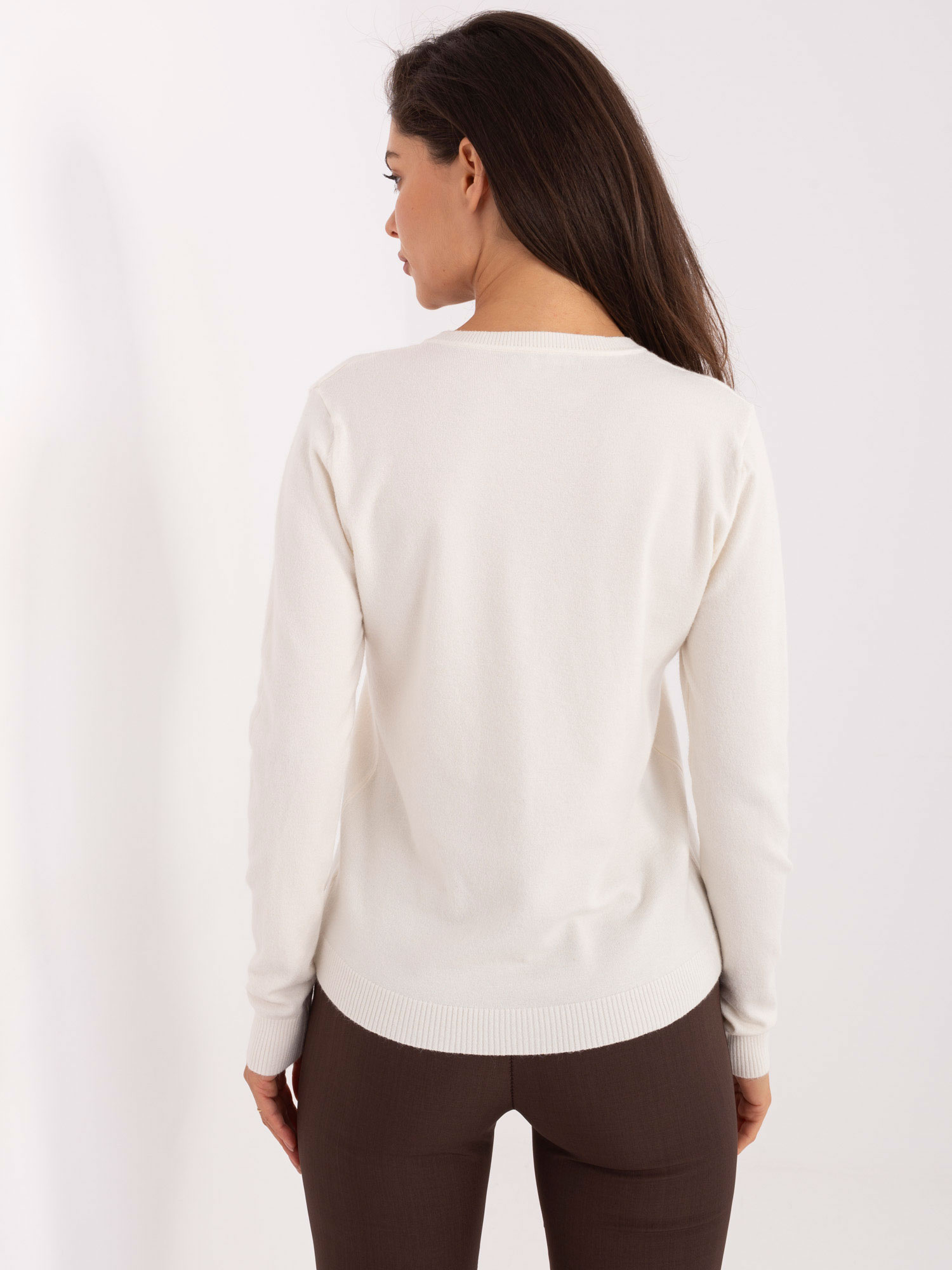 Ecru-Cardigan mit V-Ausschnitt.