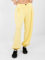 Jasnożółte dresowe spodnie z ozdobnym guzikiem