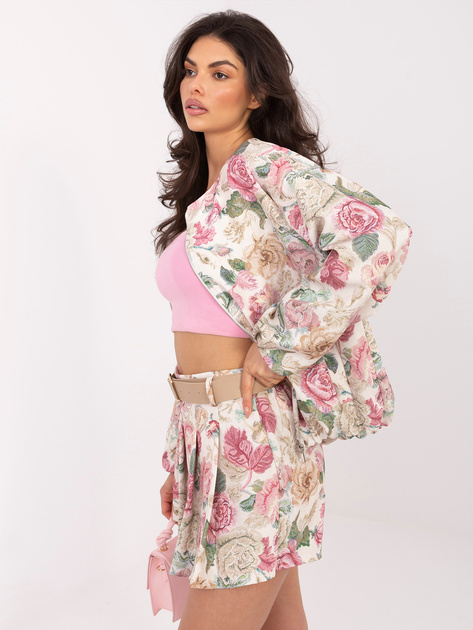 Różowa damska kurtka o kroju bomberki