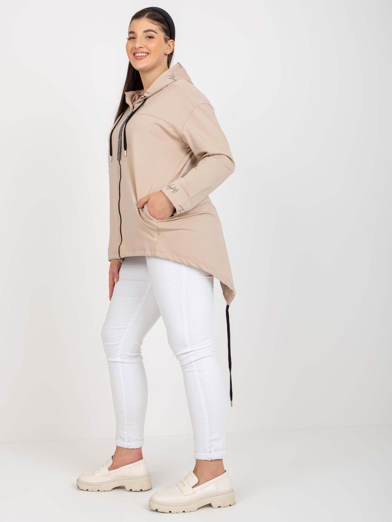 Beżowa rozpinana bluza plus size z kapturem i kieszeniami
