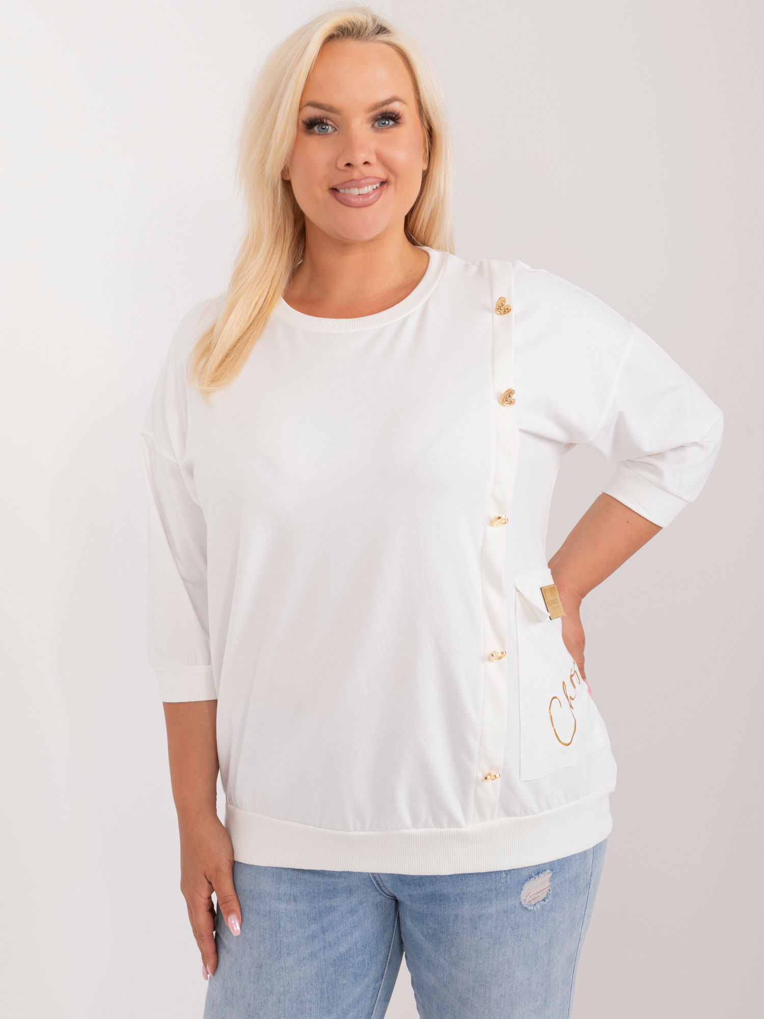 Hurt Ecru blůzka plus size s aplikací ve tvaru srdce.