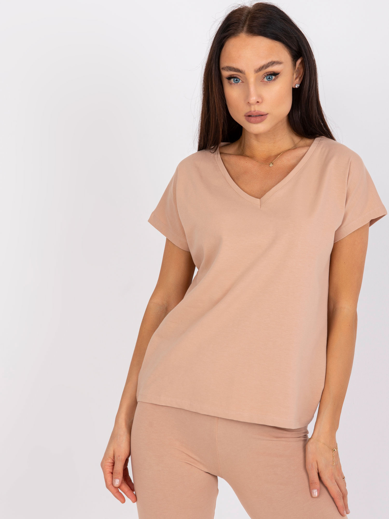 Camelowy luźny damski t-shirt basic Arlette 