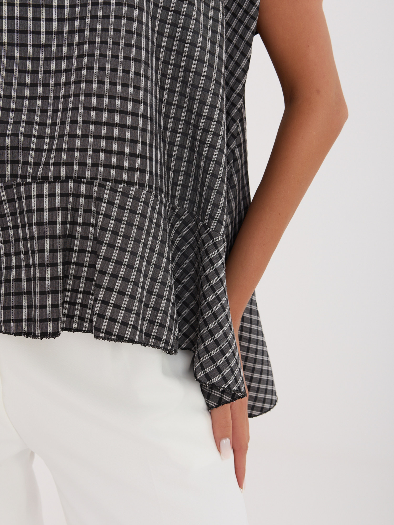 Czarna letnia bluzka oversize w kratkę 