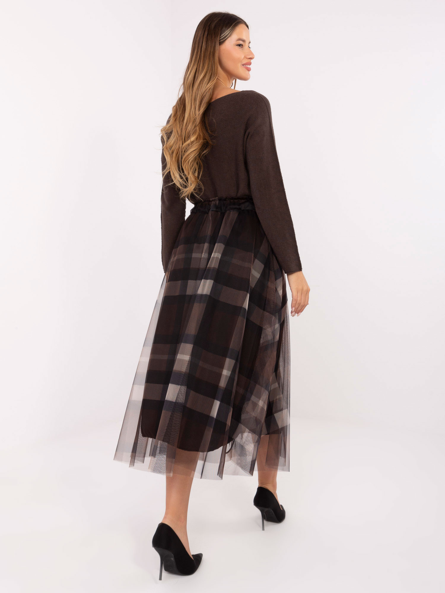 Black-brown plaid midi skirt.
