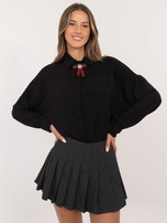 Hurt Czarna damska koszula oversize z broszką 