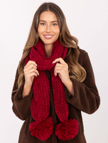 Czerwony długi szal damski