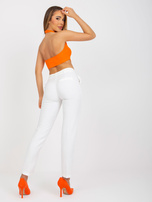 Hurtownia Białe spodnie z materiału z kieszeniami 