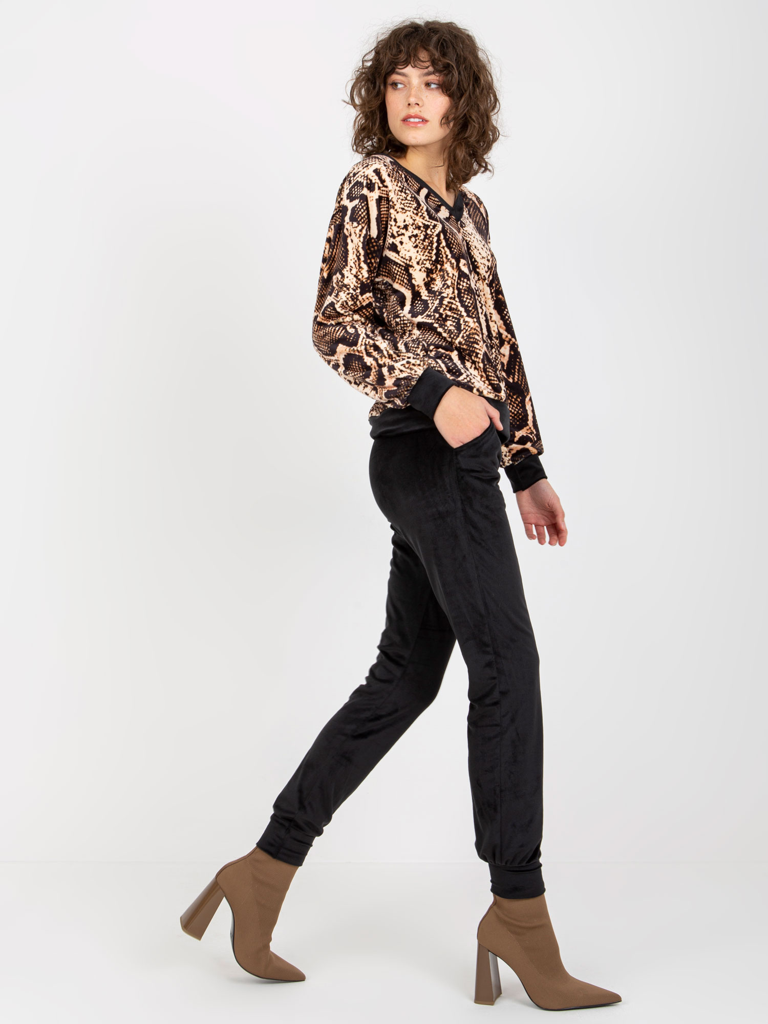 Hurt light beige-black velour set with pants RUE PARIS.