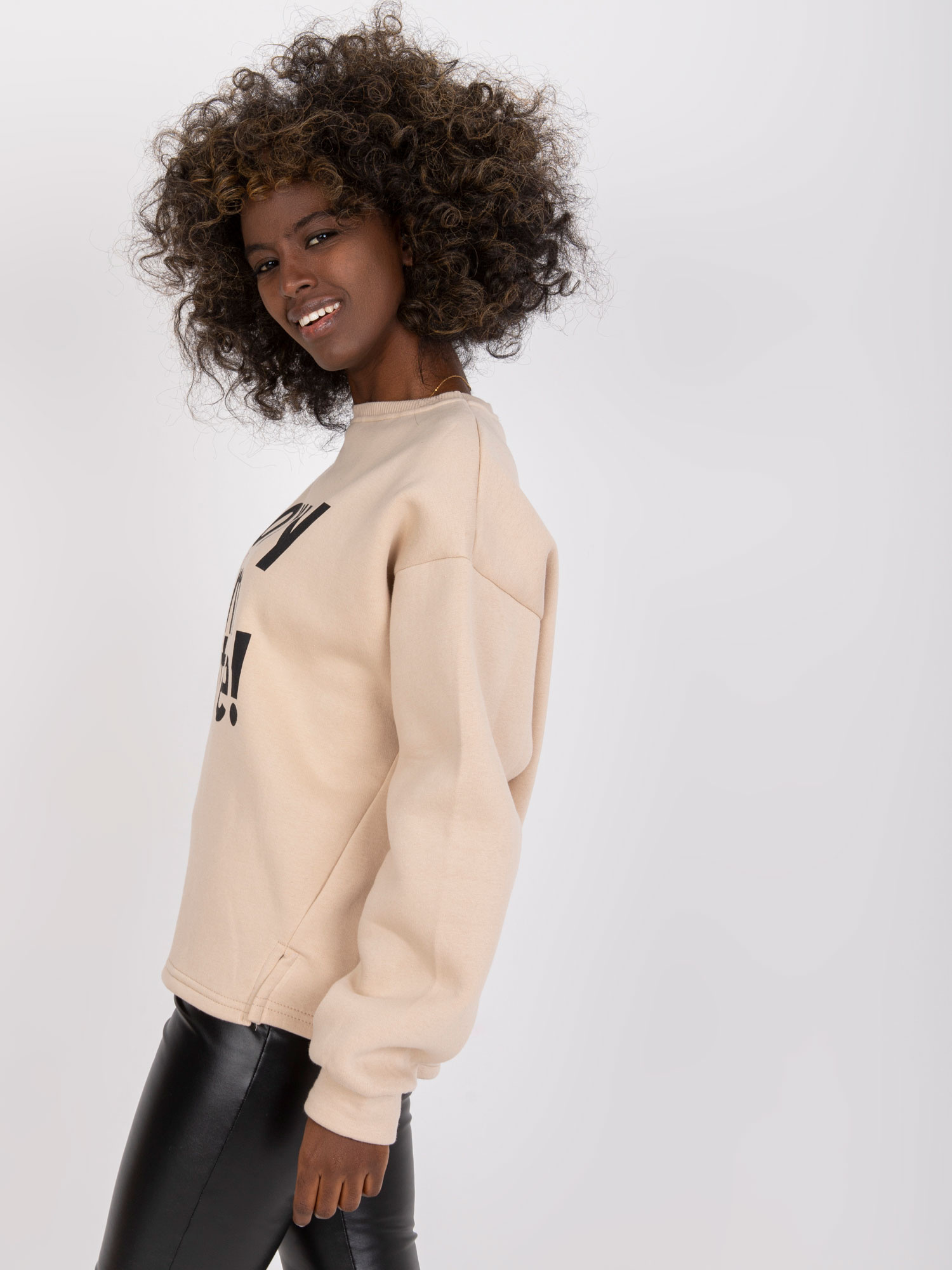 Beżowa dresowa bluza oversize z nadrukiem bez kaptura Francisco 