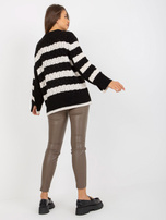 Hurt Czarno-ecru dzianinowy sweter oversize w warkocze 