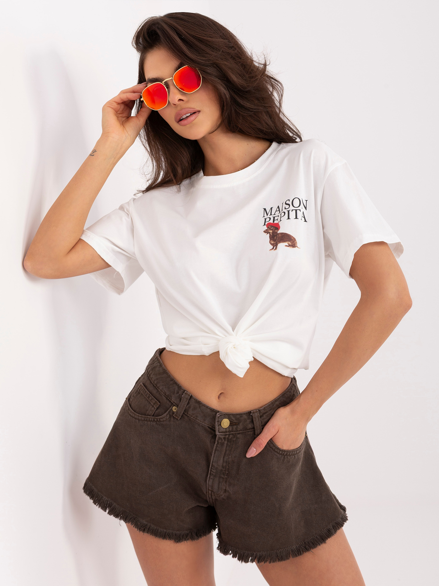 Ecru bawełniany t-shirt z napisem