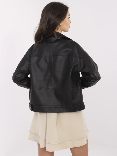 Czarna damska kurtka z ekoskóry z kieszeniami