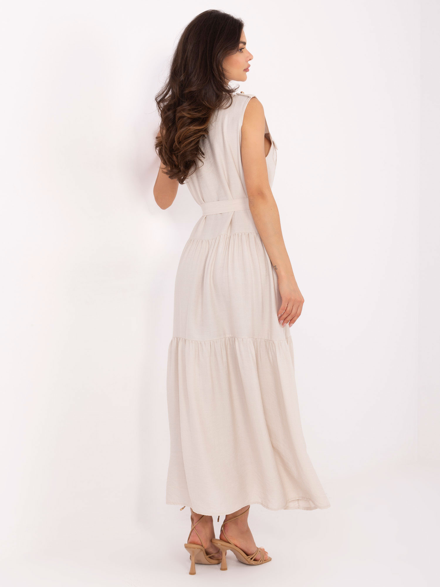 Light beige summer dress with pockets.
