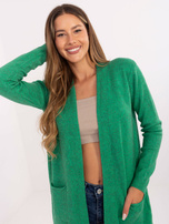 Grüner Cardigan mit langen Ärmeln.