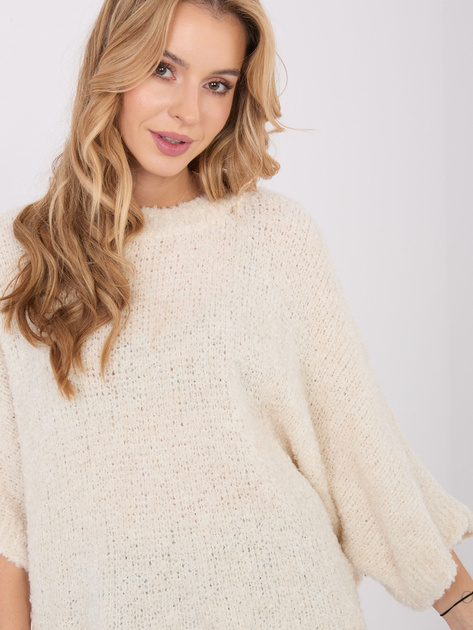 Kremowy sweter boucle z okrągłym dekoltem