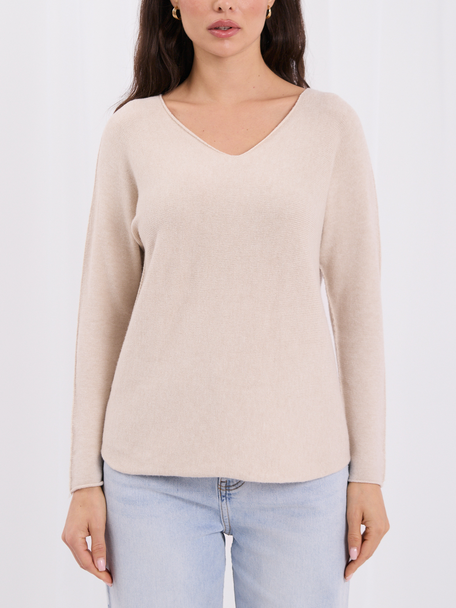 Beiger Damen Basic-Pullover mit V-Ausschnitt.