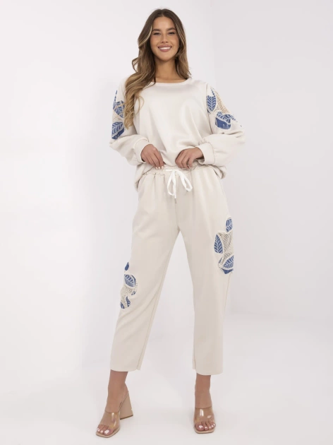 Beżowy przyjemny w dotyku komplet damski