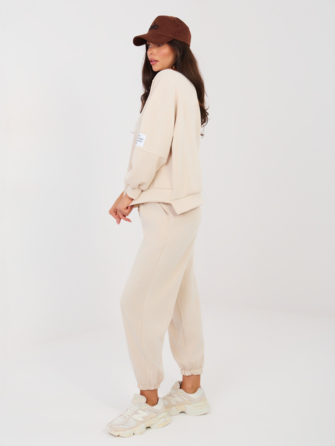 Jasnobeżowy damski komplet z naszywką