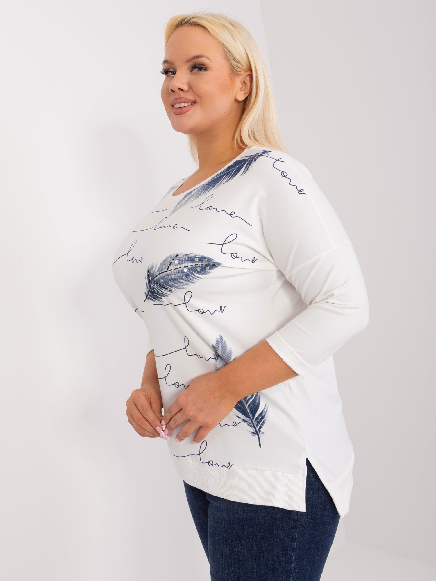 Großhandel Ecru Damenbluse in Übergröße mit Druck.