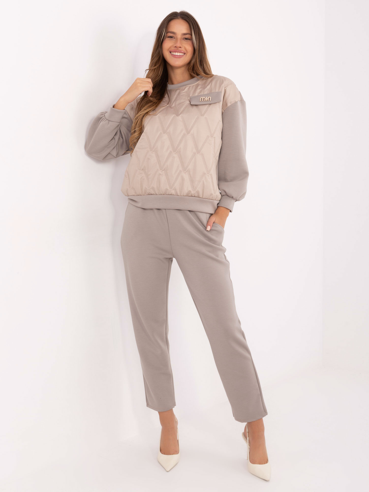 Fango zweiteiliger Set mit Kapuzenloser Sweatshirt.