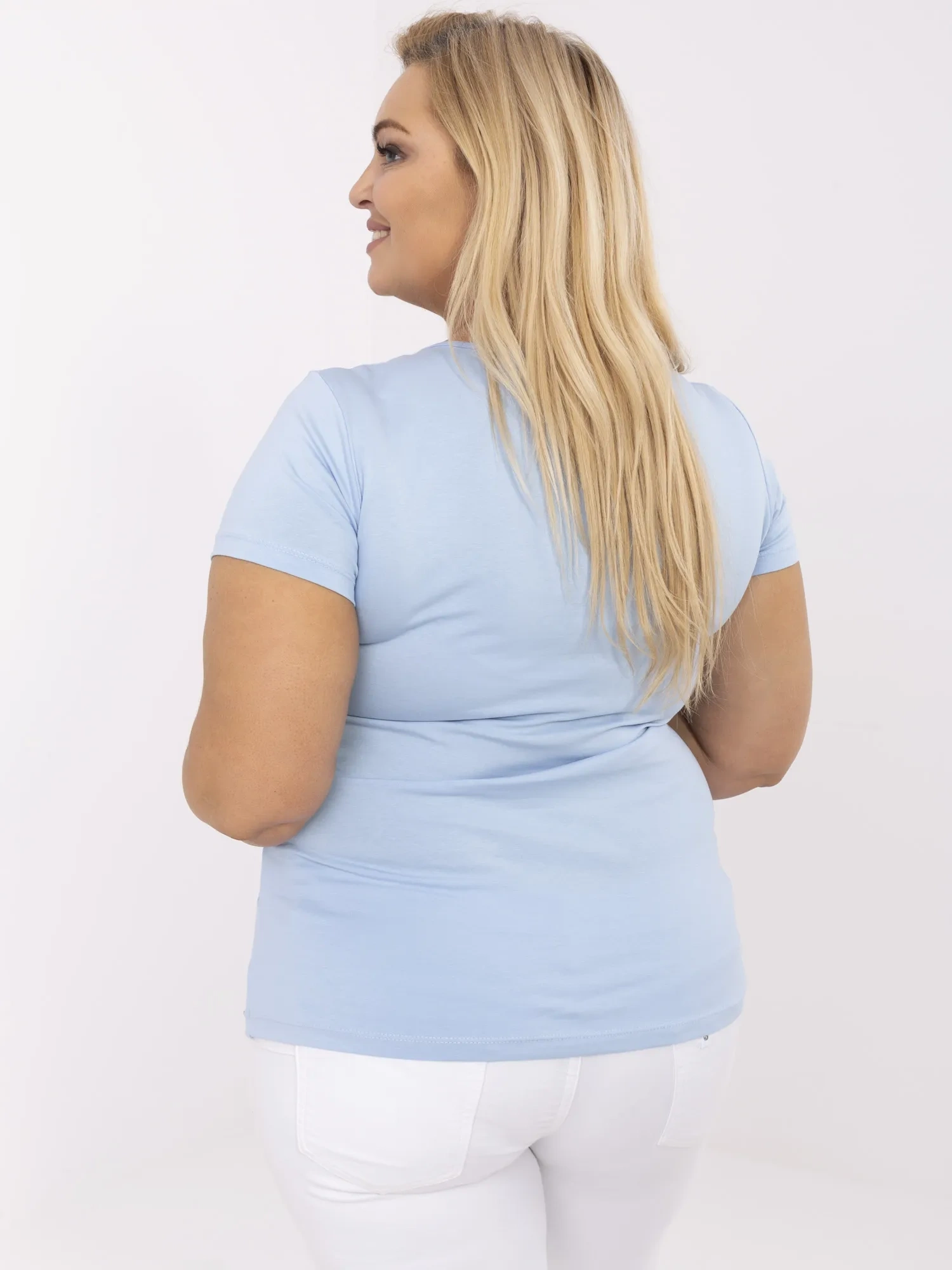 Jasnoniebieski dopasowany t-shirt plus size RUE PARIS 