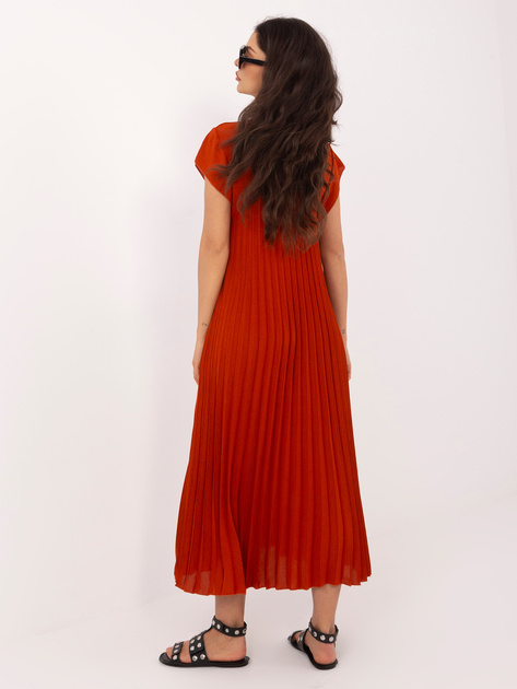 Ceglasta trapezowa sukienka z plisowaniem RUE PARIS
