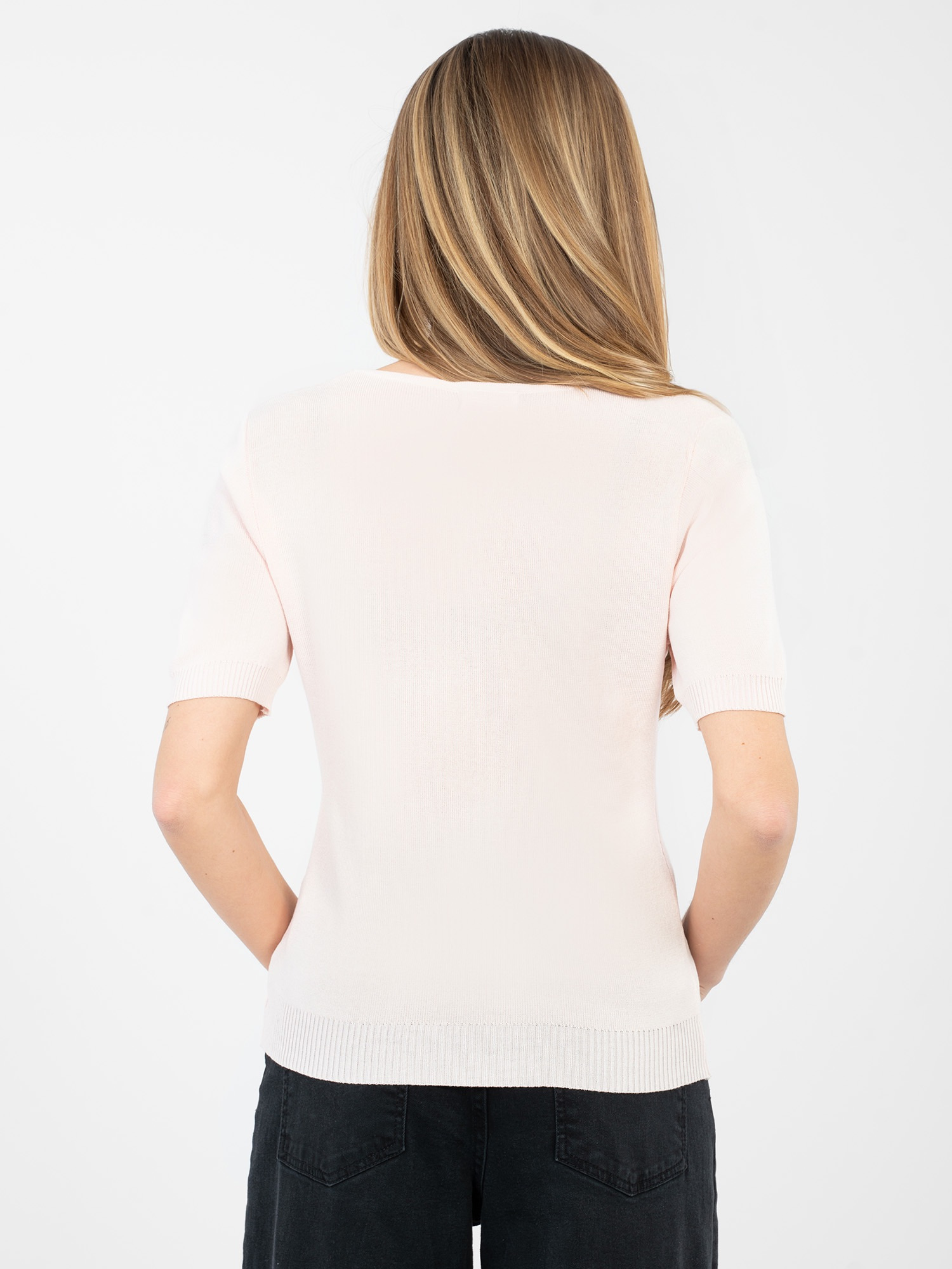 Jasnoróżowy sweter w jednolitym kolorze