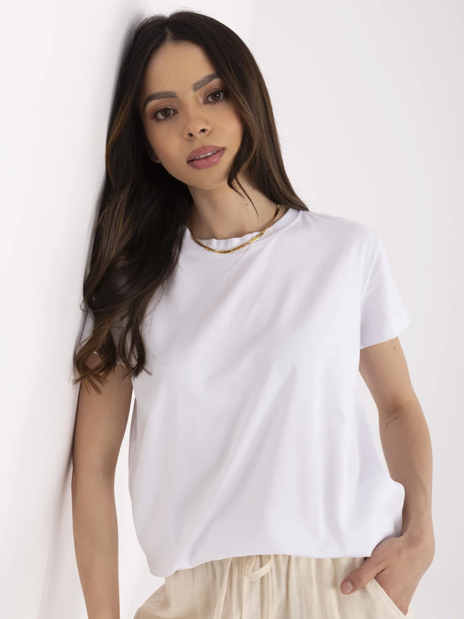 Biały t-shirt o klasycznym kroju BASIC FEEL GOOD