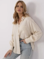 Helle beige Oversize-Bluse mit Puffärmeln.