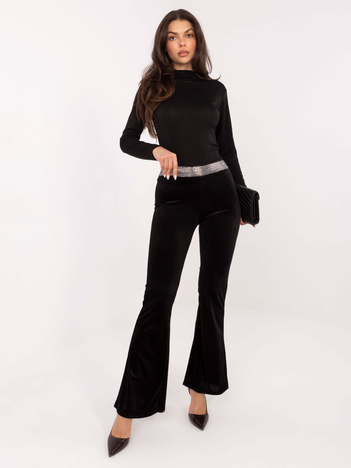 Czarne welurowe spodnie dzwony na imprezę
