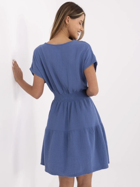 Brudnoniebieska muślinowa sukienka z krótkim rękawem