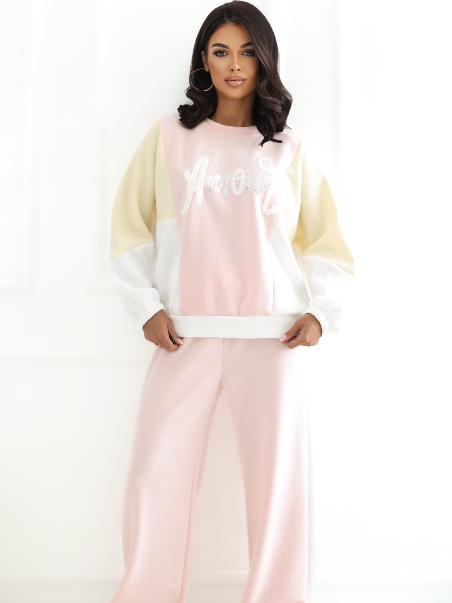Pastel pink set with raised inscription RUE PARIS.