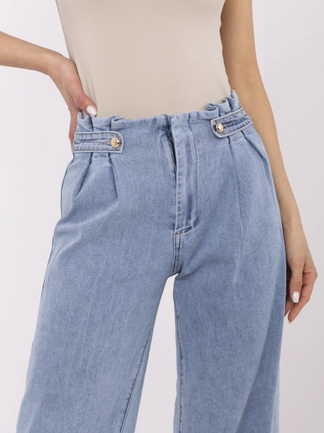 Niebieskie damskie jeansy z ozdobnymi guzikami