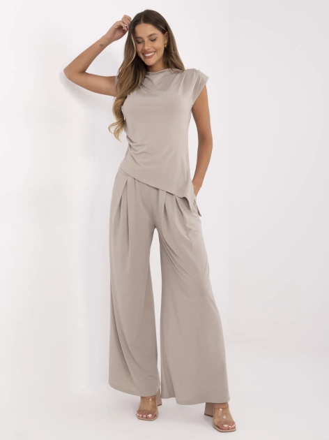 Ciemnobeżowy elegancki komplet bez rękawów