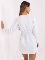 Biała dresowa sukienka z gumką w talii