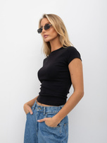 Czarny dopasowany t-shirt basic