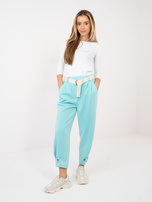 Miętowe dresowe spodnie z kieszeniami 