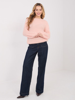 Jasnobrzoskwiniowy sweter z miękkiej dzianiny