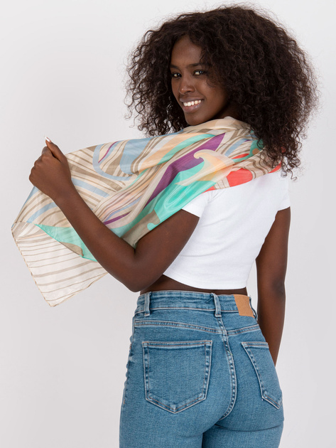 Beżowa cienka chusta ze wzorem