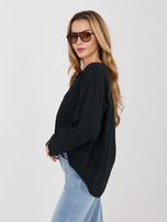 Czarna letnia bluzka z ozdobnym guzikiem