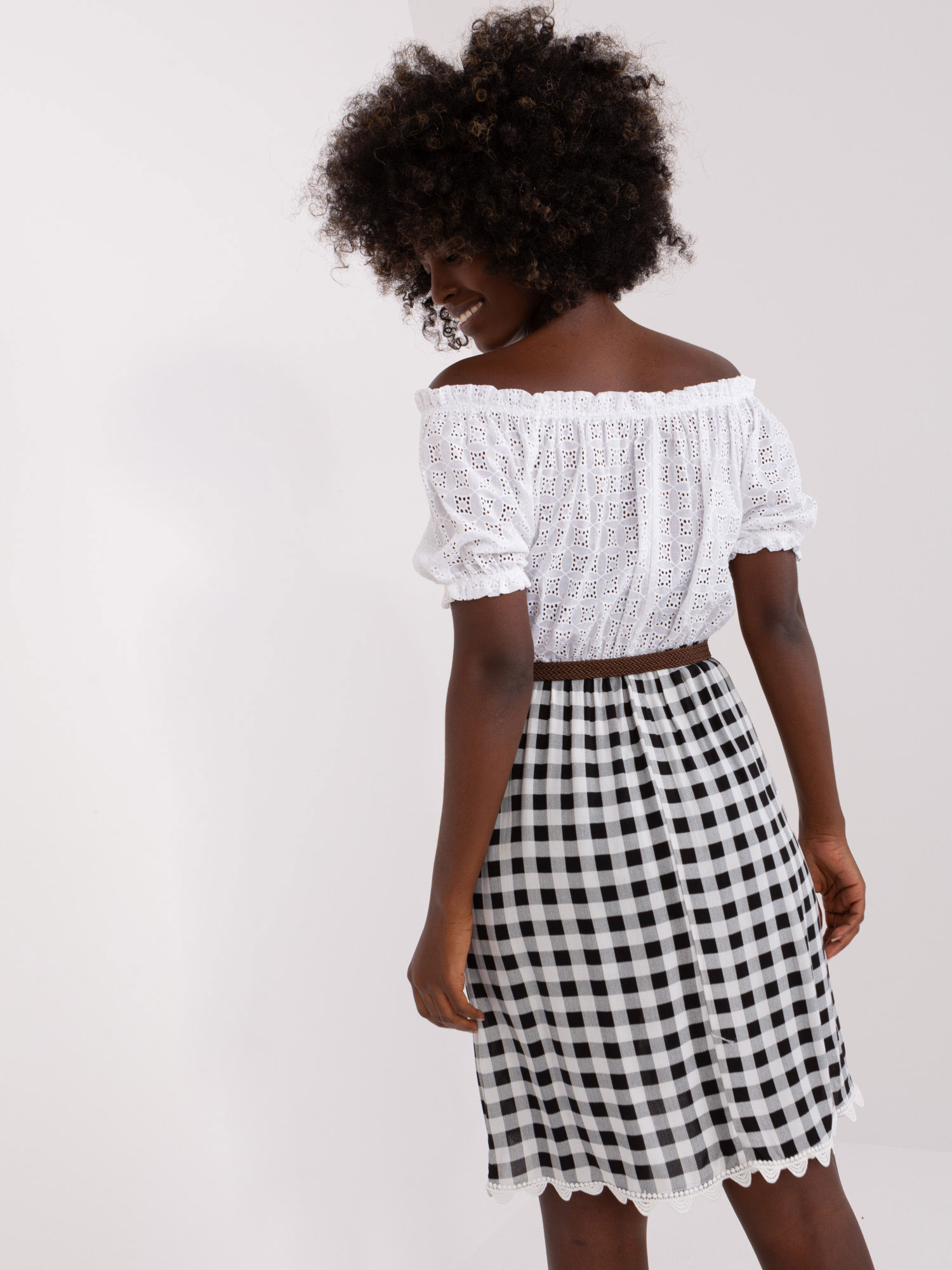 Ecru-black dress with a belt from the wholesaler.