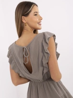 Ciemnobeżowy krótki kombinezon z muślinu