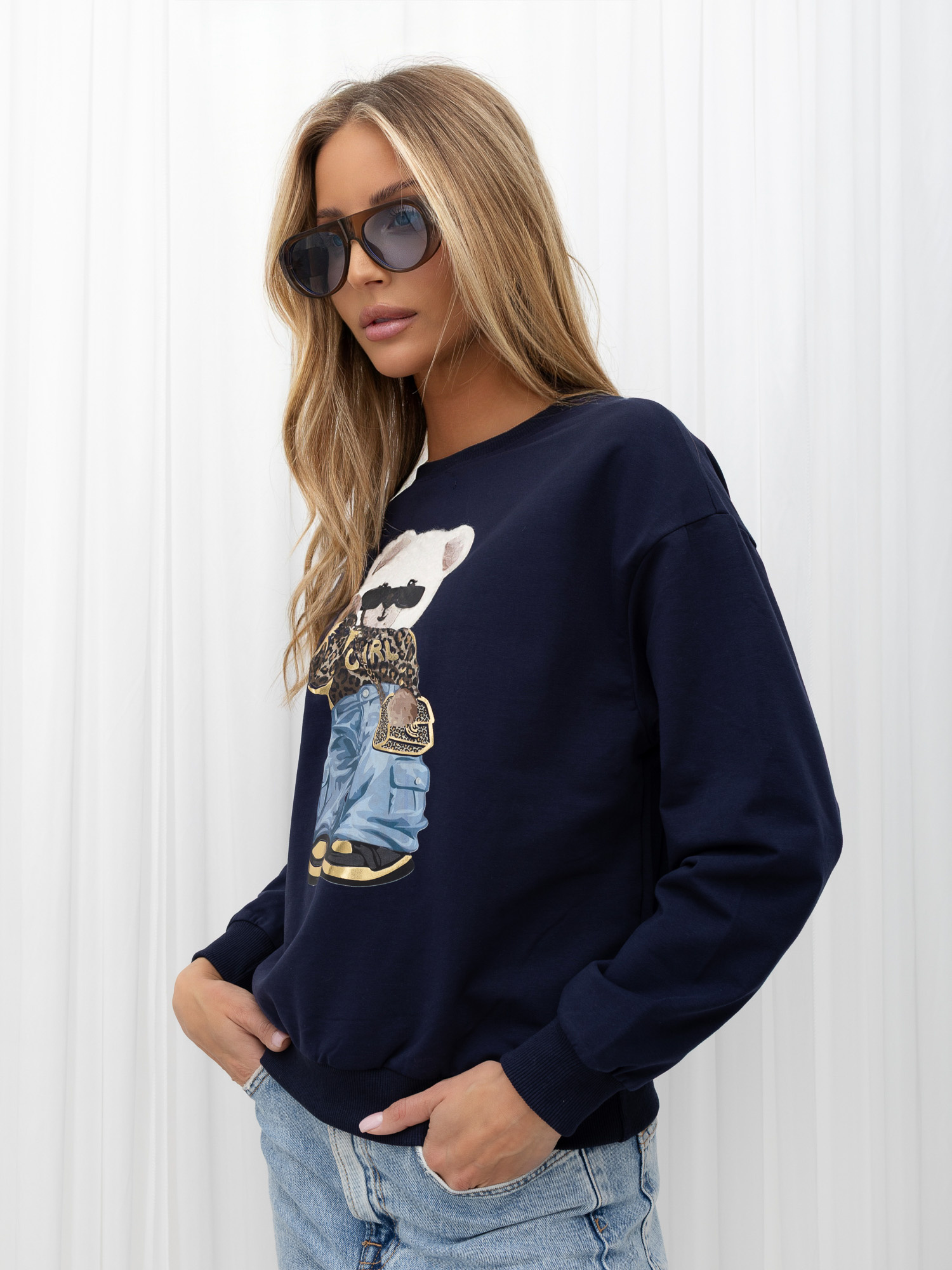 Navy sweatshirt with a round neckline and a bear applique.