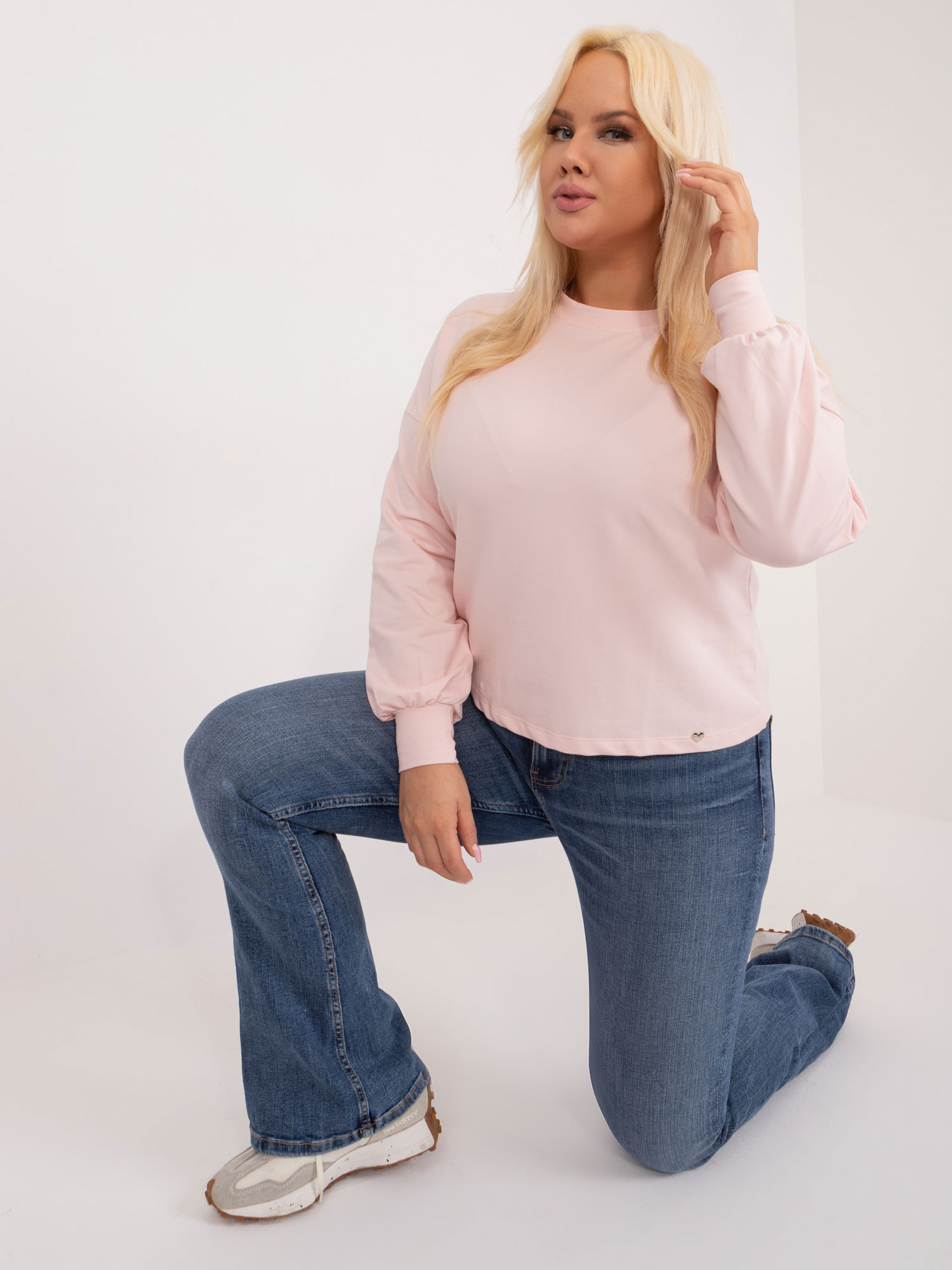Šviesiai rožinė plus size bliuzono Florentia.