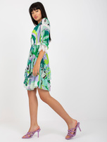 Hurt grün-lila Wickelkleid mit Rüschen und Drucken.