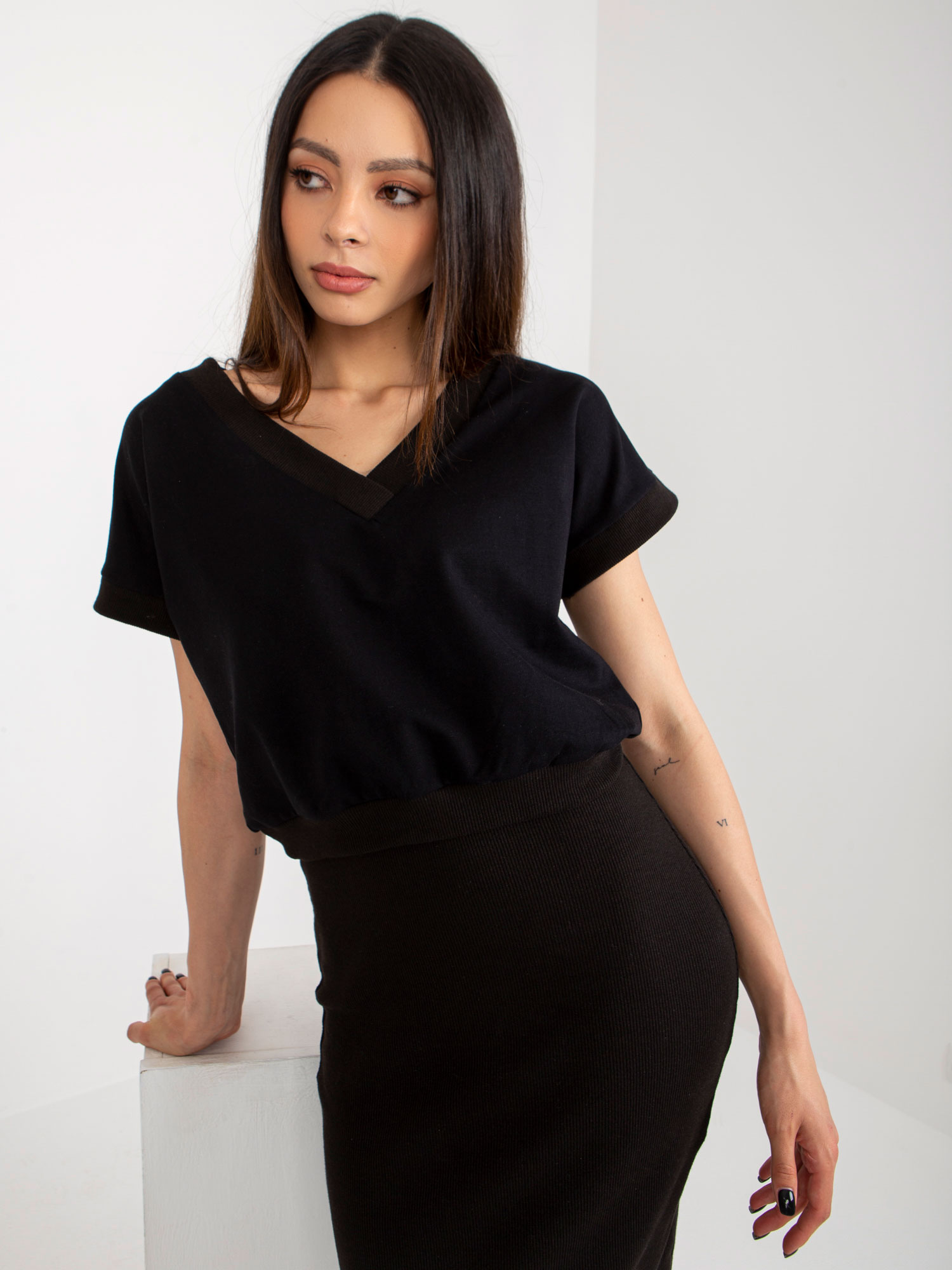Czarny komplet basic z krótką bluzką RUE PARIS