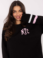 Schwarzer Damenpullover mit dem Aufdruck NYC.