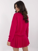 Malinowy dresowy komplet z plisowaną spódnicą