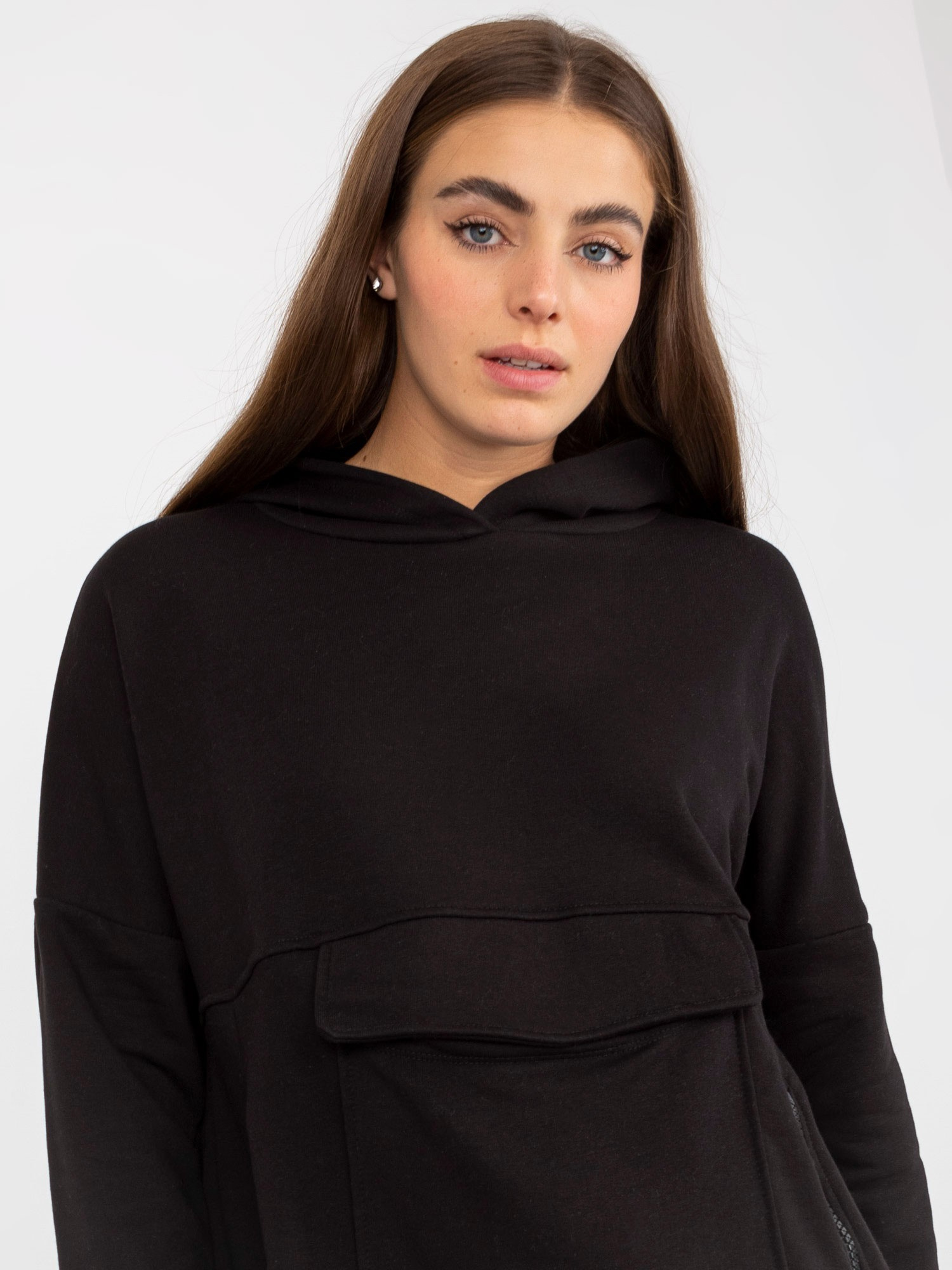 Hurtownia Czarna damska bluza basic z kapturem